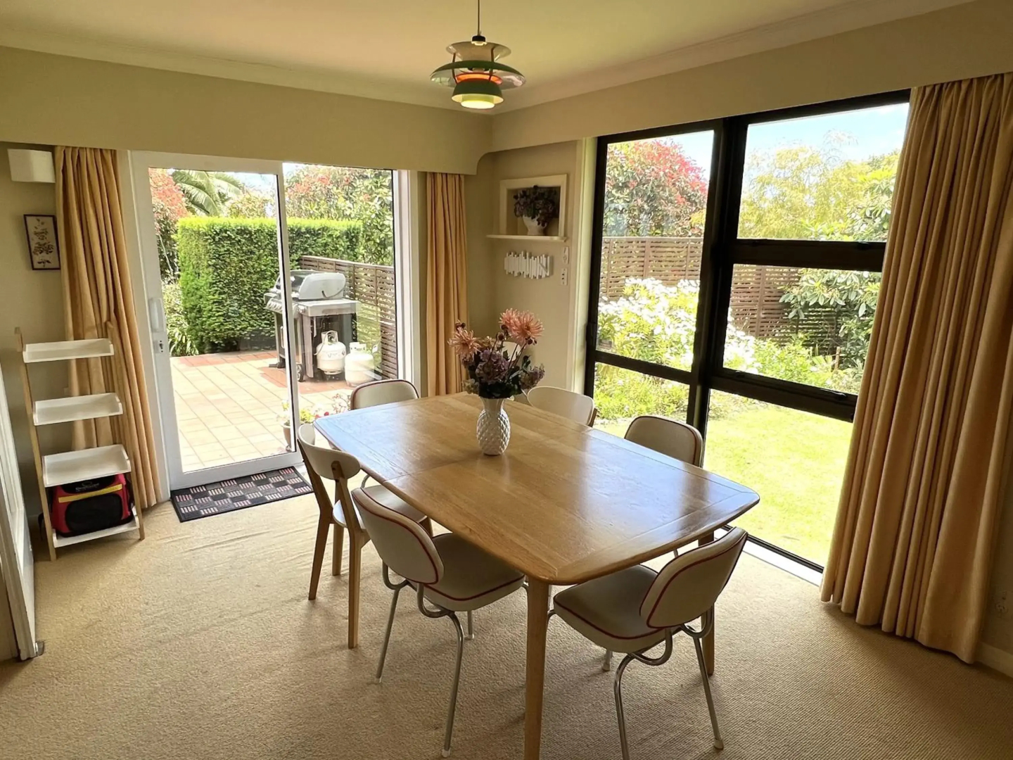 Tranquility Base - Waikanae Beach Holiday Home