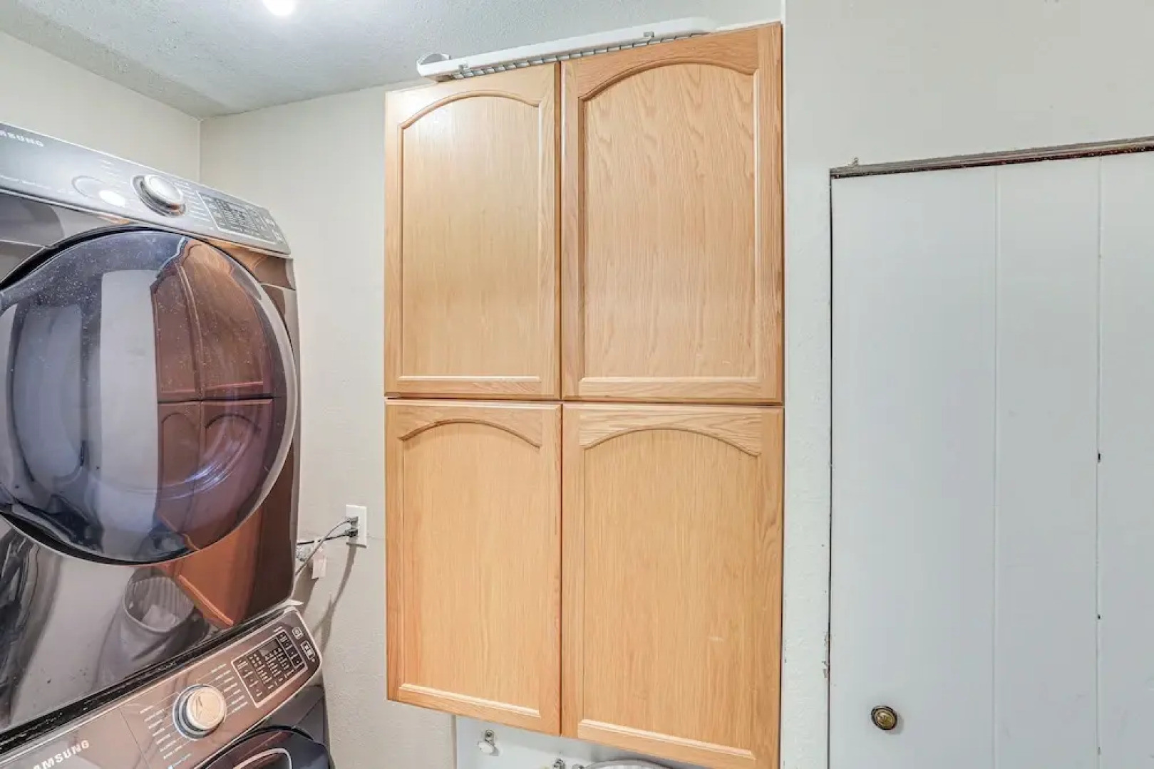 1 Mi to Lake: Crestline Cabin w/ Deck + Gas Grill!