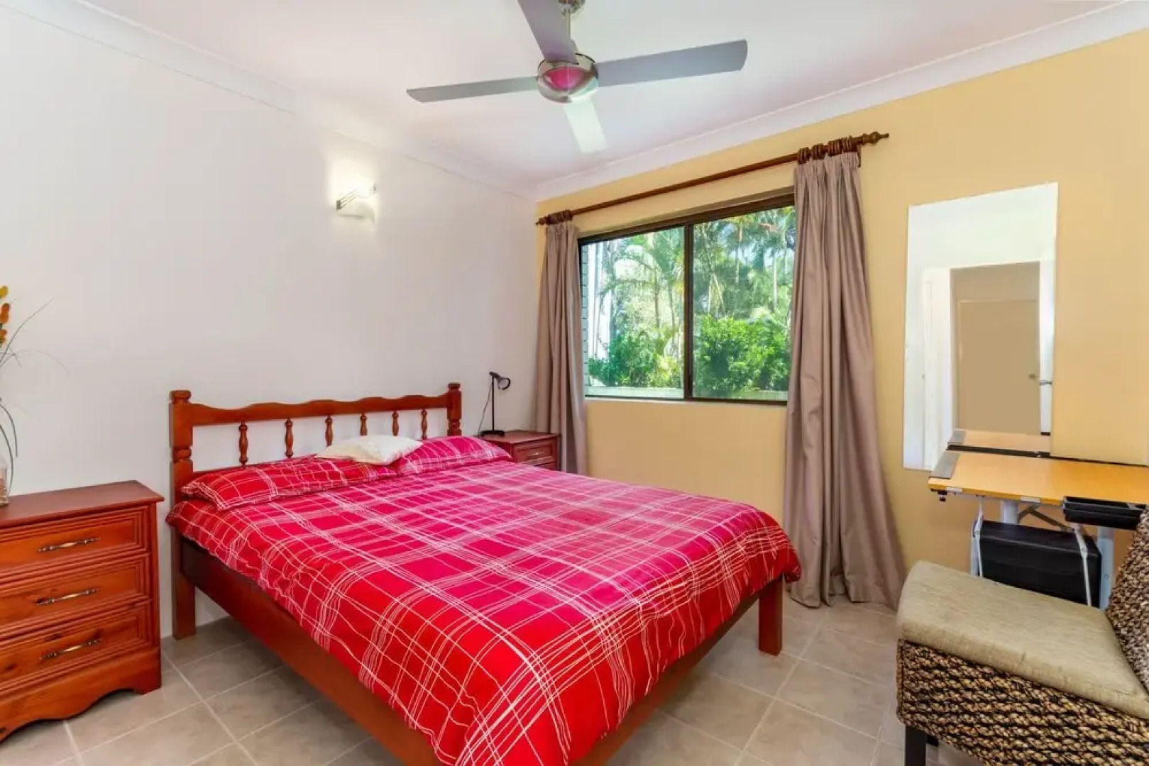 Ground floor, air condtioned apartment!