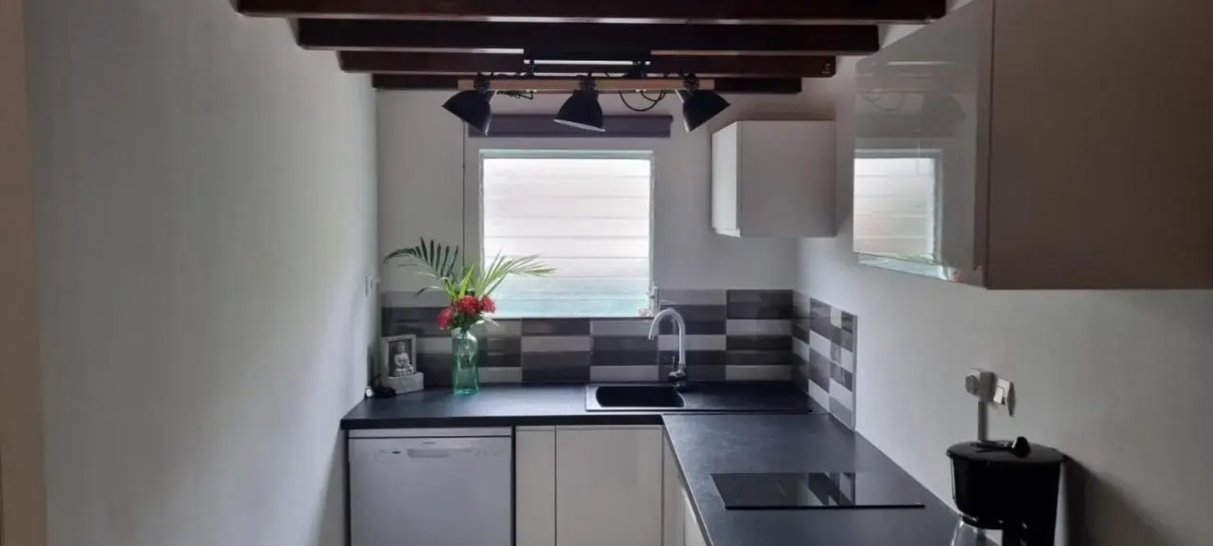 T2 tropical en bord de piscine à 100m de la mer