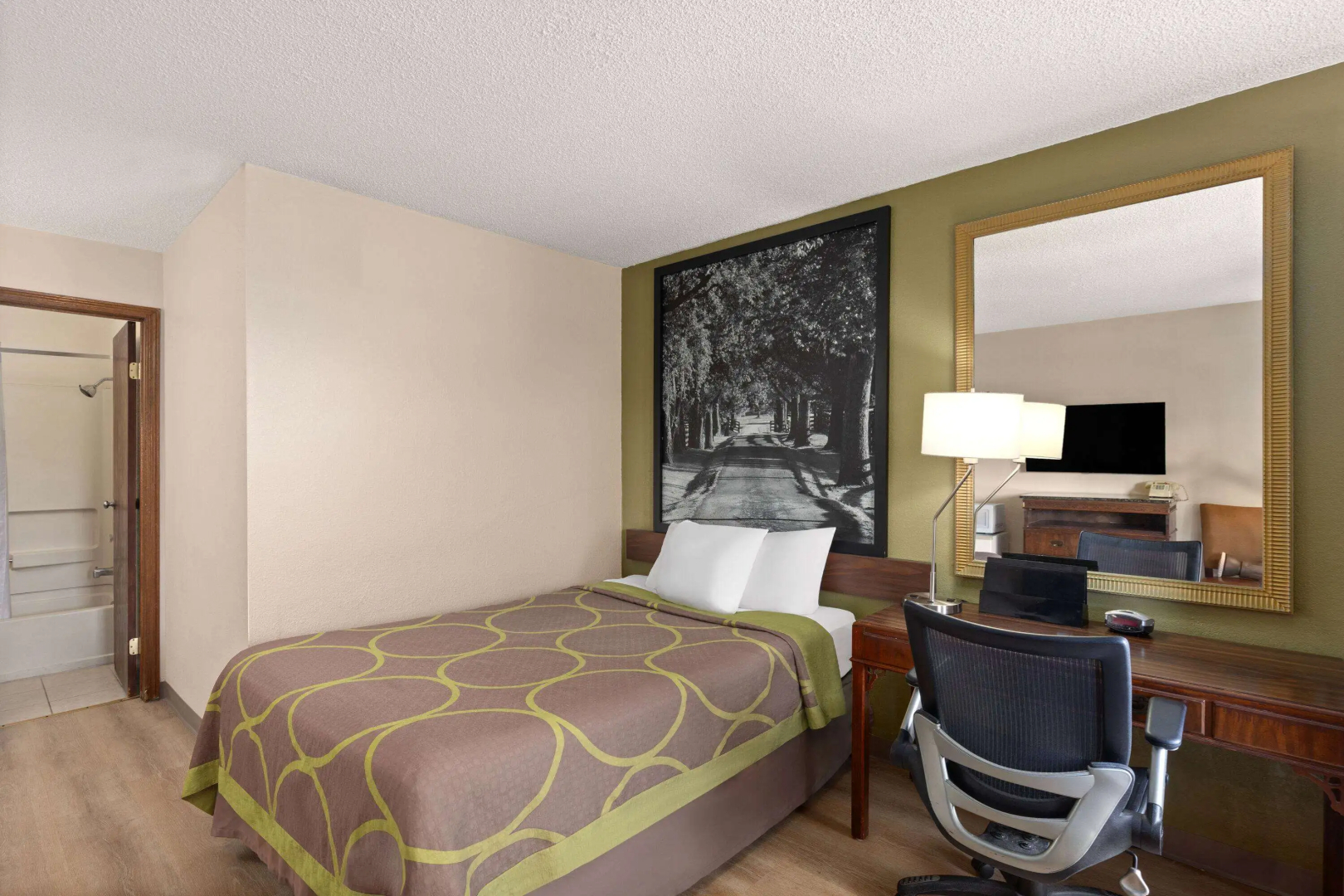 Super 8 by Wyndham Fort Mitchell Cincinnati Area