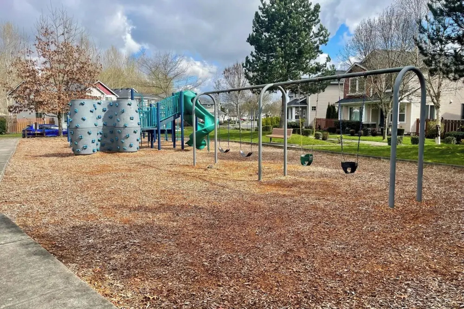 Spacious Kent Home Near Seatac Airport w/ Patio