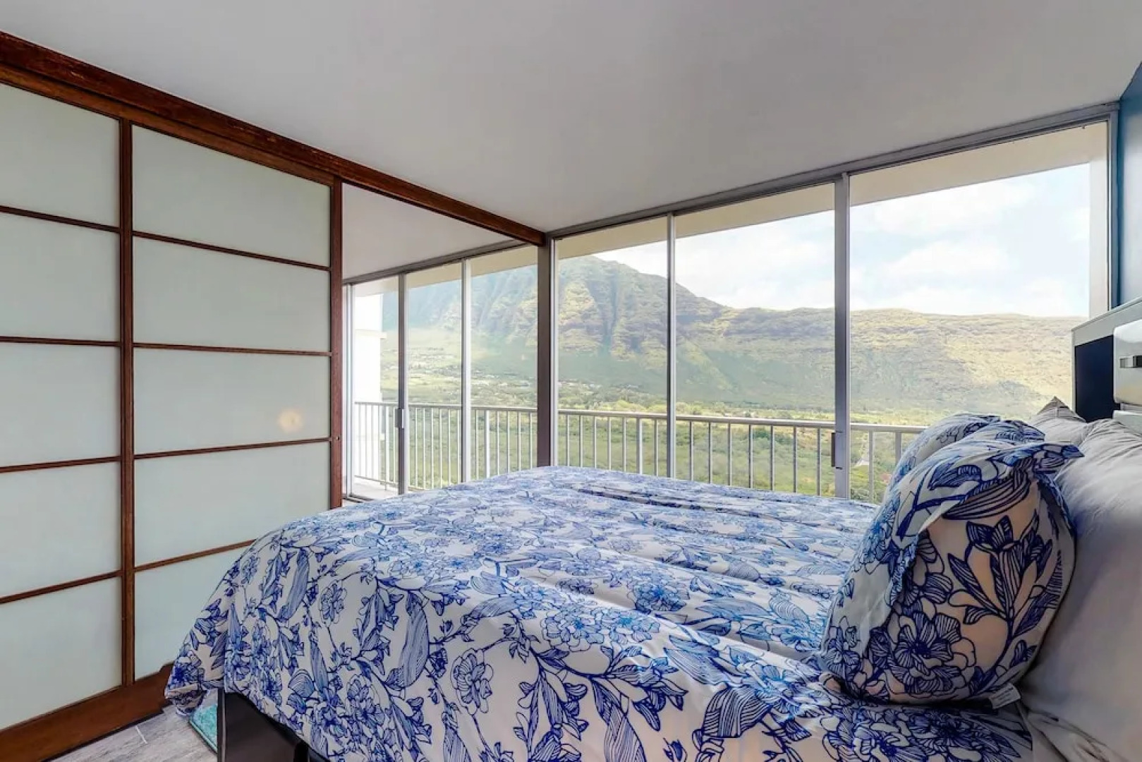 Makaha Valley Towers