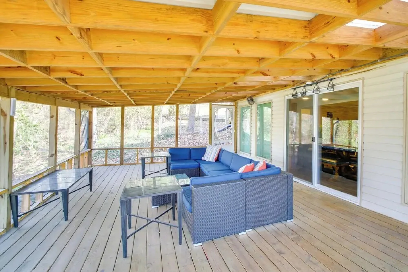 Lake Hamilton Family Gem: Hot Tub & Boat Slip!