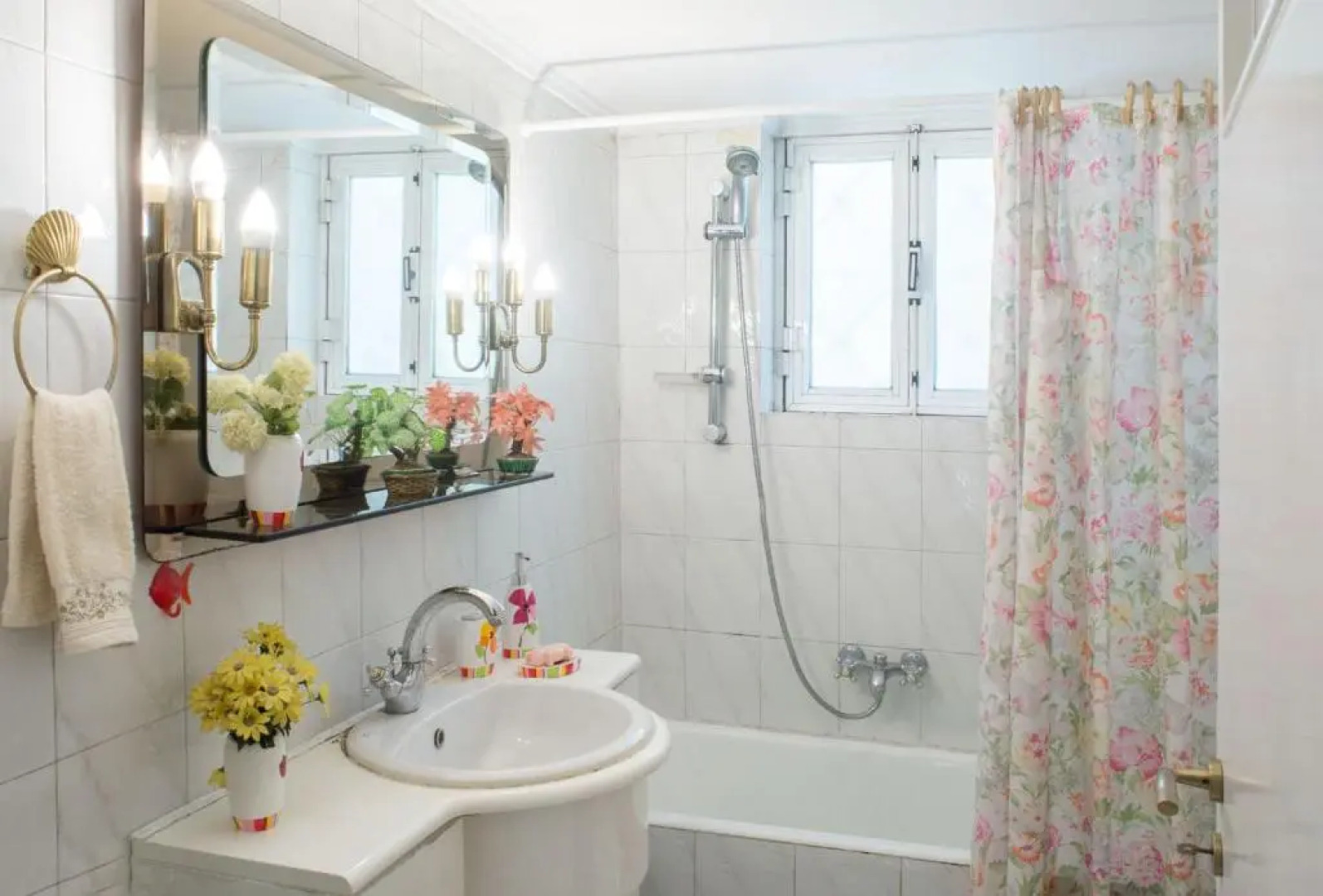 Family apt with garden next to the sea