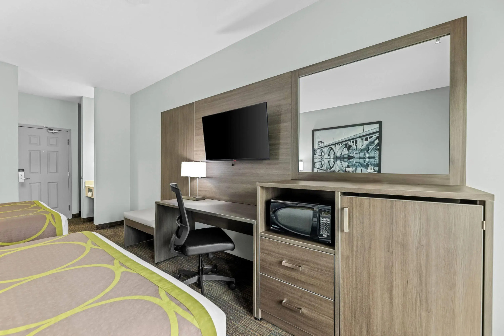 Super 8 by Wyndham Saskatoon Near Saskatoon Airport