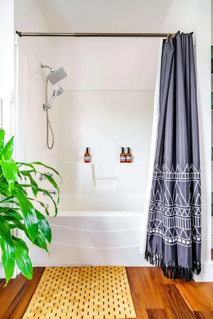 Prime Location Top Rated Clean Parking Free