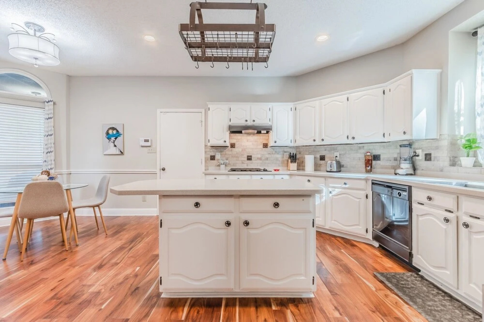 5 Bedroom Spacious Getaway, 2 Game Rooms, Hot Tub by Redawning