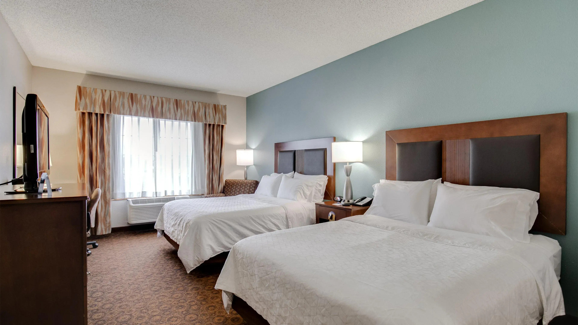 Holiday Inn Express Hotel & Suites St. Cloud by IHG