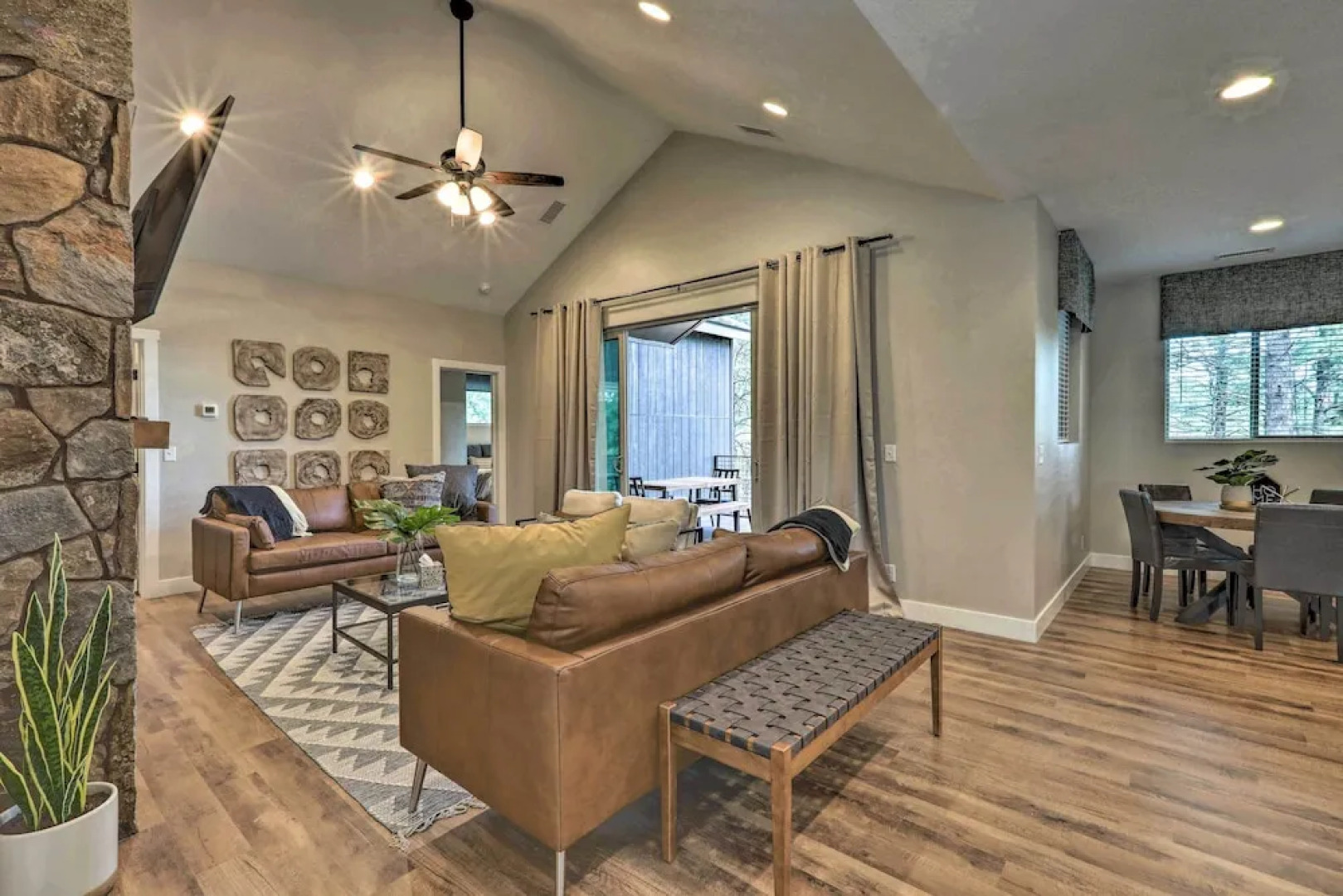 Lavish National Forest Retreat w/ Hot Tub + Views!