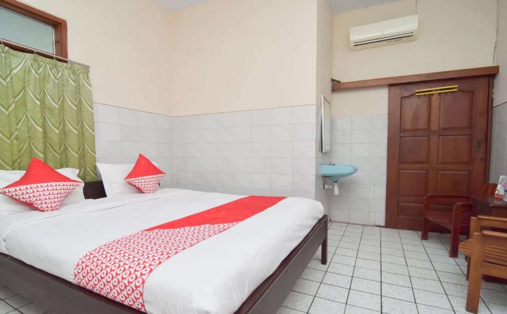 Hotel & Restaurant Basra