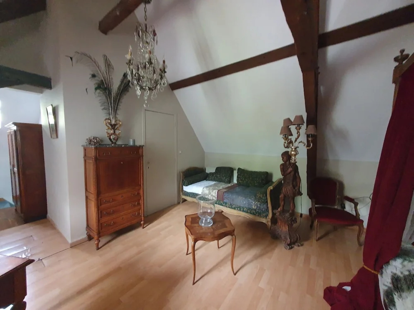 Le Domaine Du Château Blanc à 10 minutes de Pairi Daiza