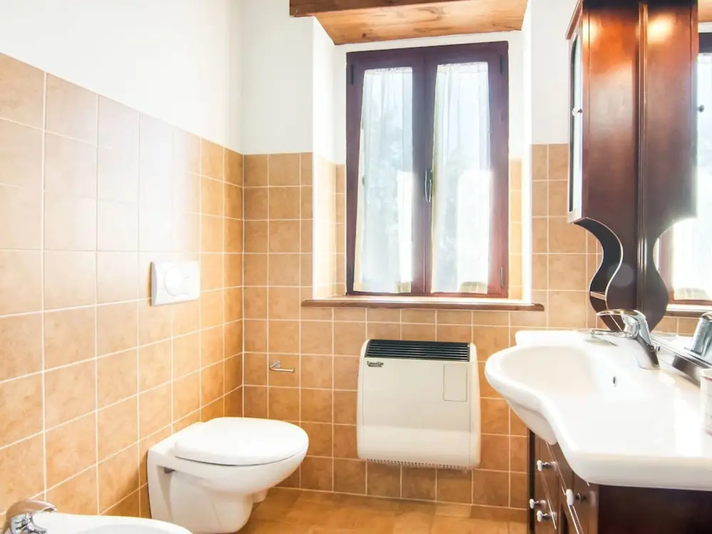 Agriturismo in the Appenines with Covered Swimming Pool & Hot Tub