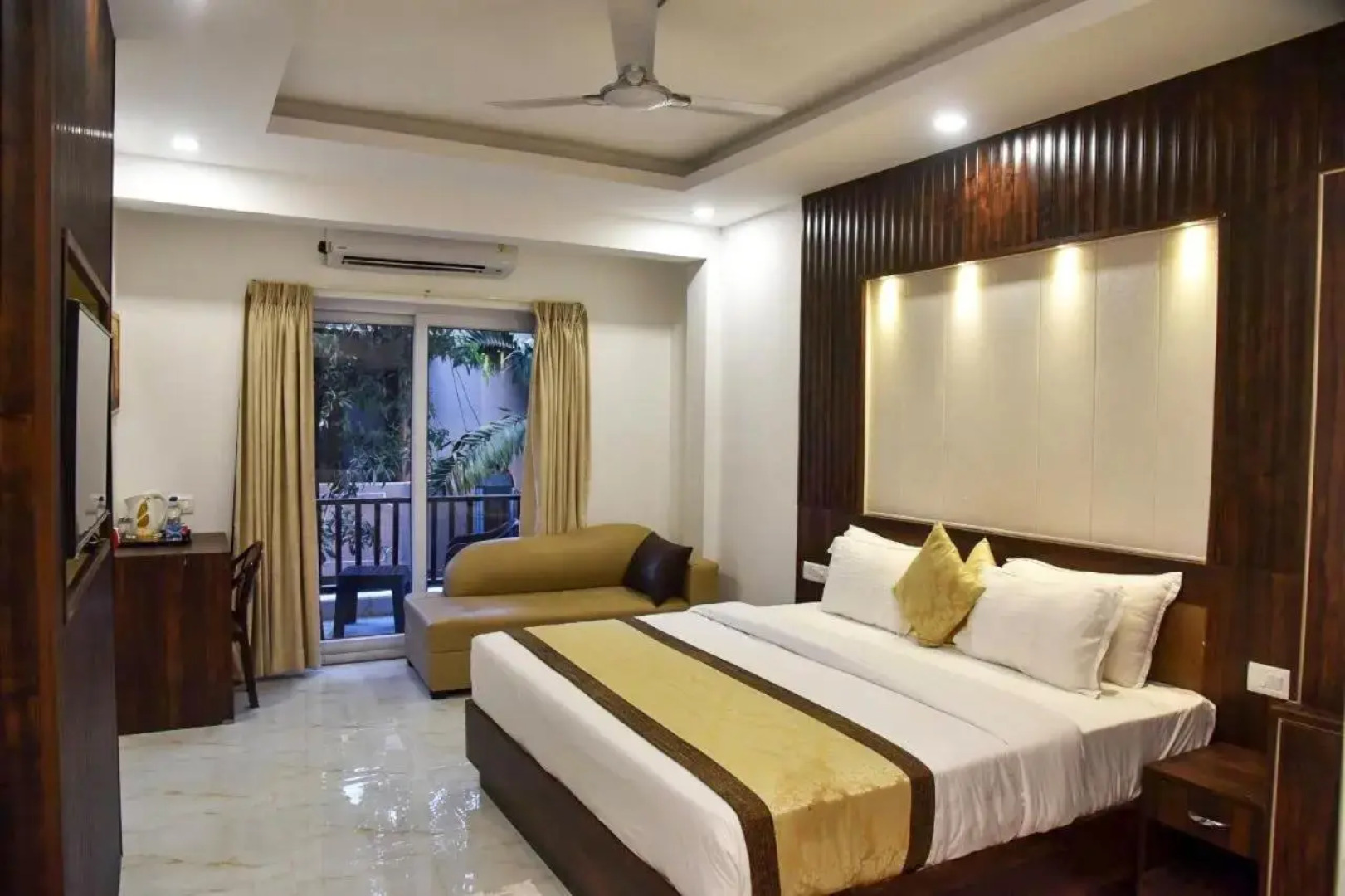 De Falcon Goa Beach Resort