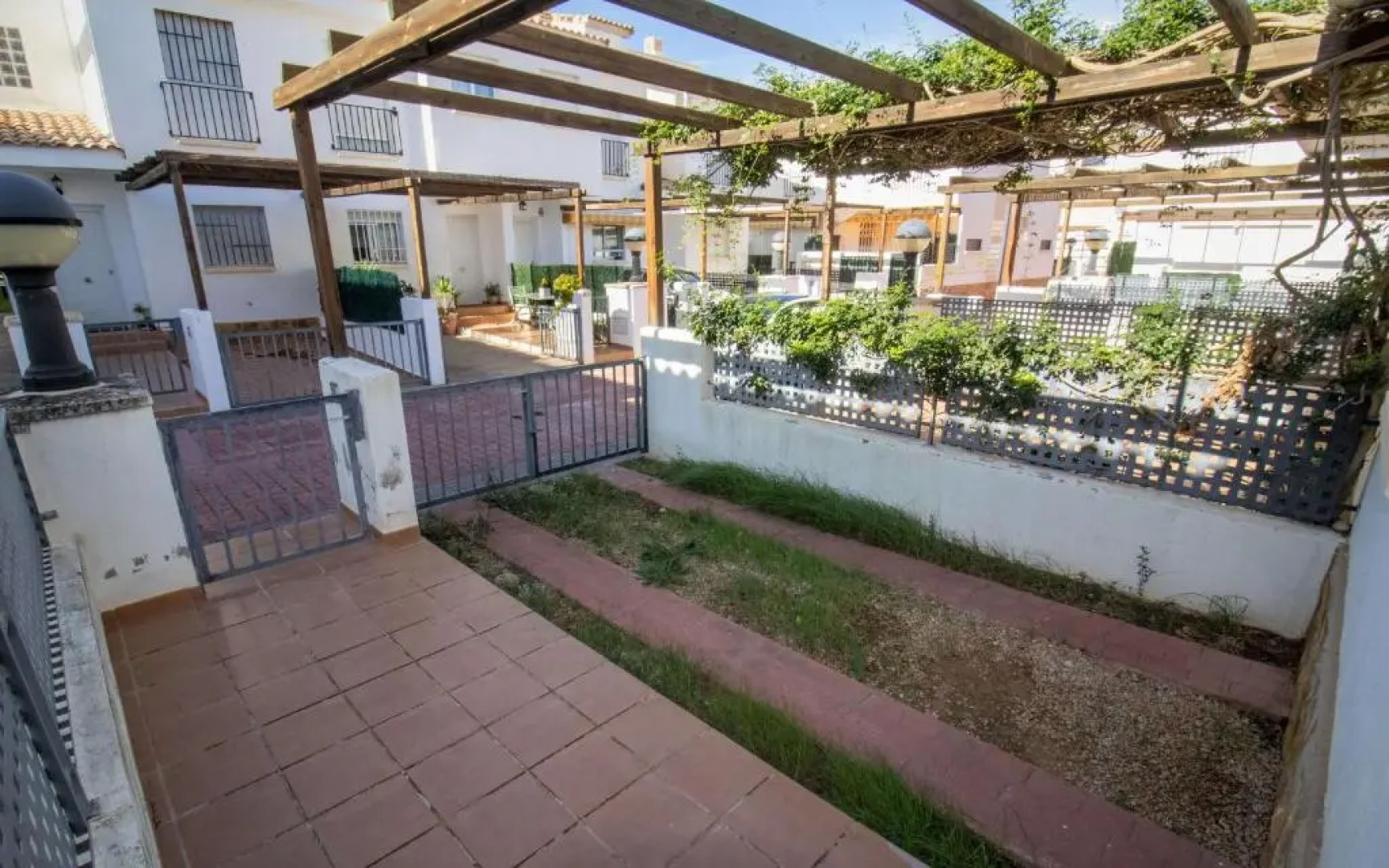 ADOSADO con jardin y piscina PALM BEACH 102 ALBERT VILLAS