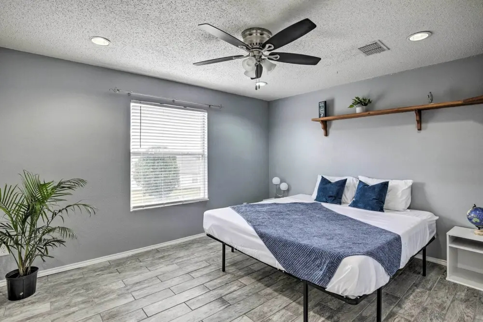 Sleek Rockwall Home Near Dtwn Dallas & Lake!