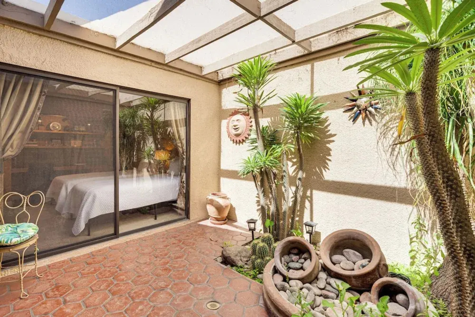 1 Mi to Shops on El Paseo: Condo w/ Pool Access!