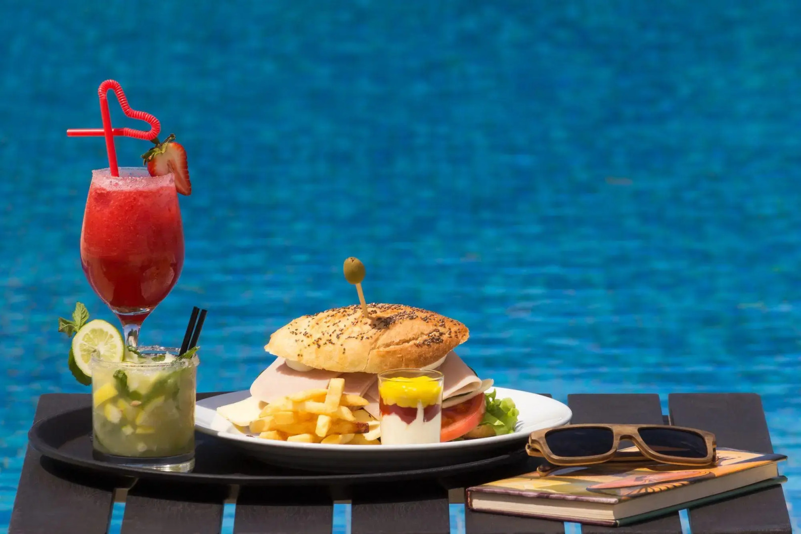 Real Colonia Hotel & Suites