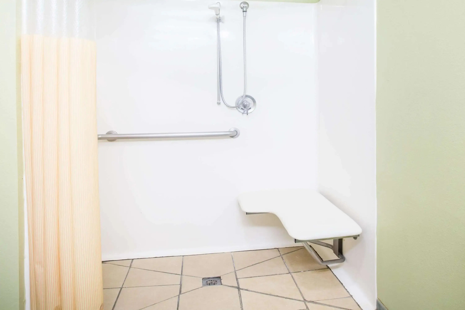 Days Inn & Suites by Wyndham Swainsboro