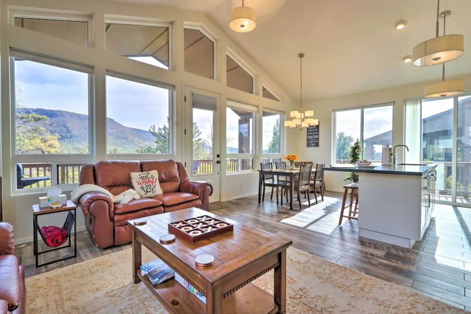 Hot Tub, Deck & Mtn View: Lavish Cabin in Pine!