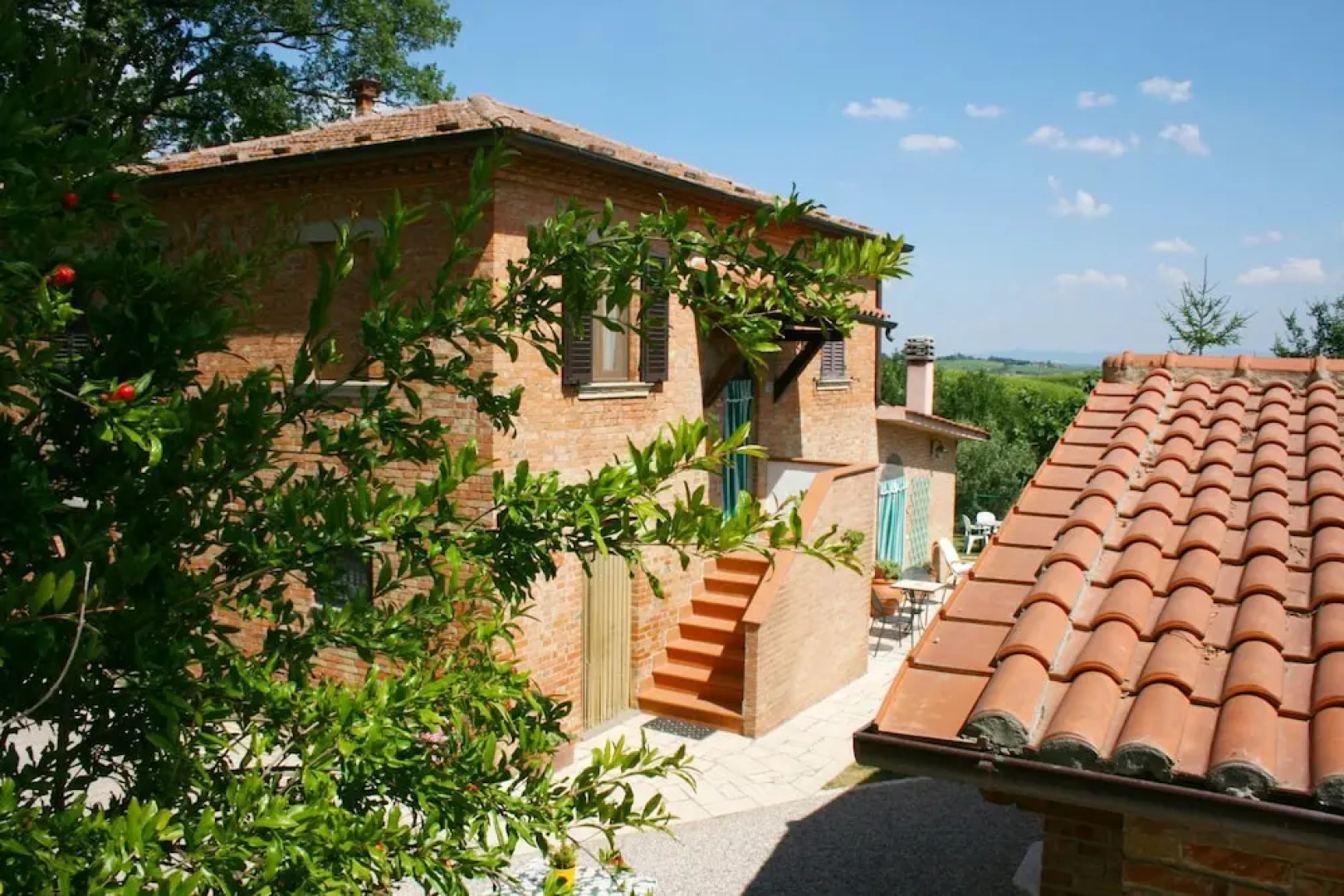 Wonderful Private Villa With Private Pool, TV, Pets Allowed and Parking, Close to Montepulciano