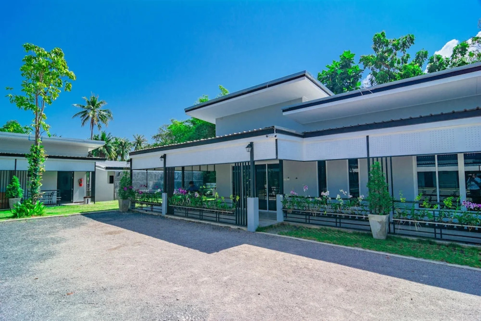 OYO 533 Runya Poolvilla