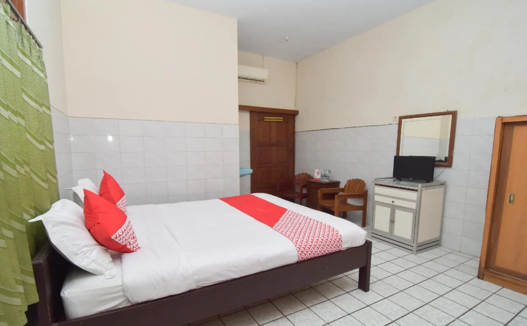 Hotel & Restaurant Basra