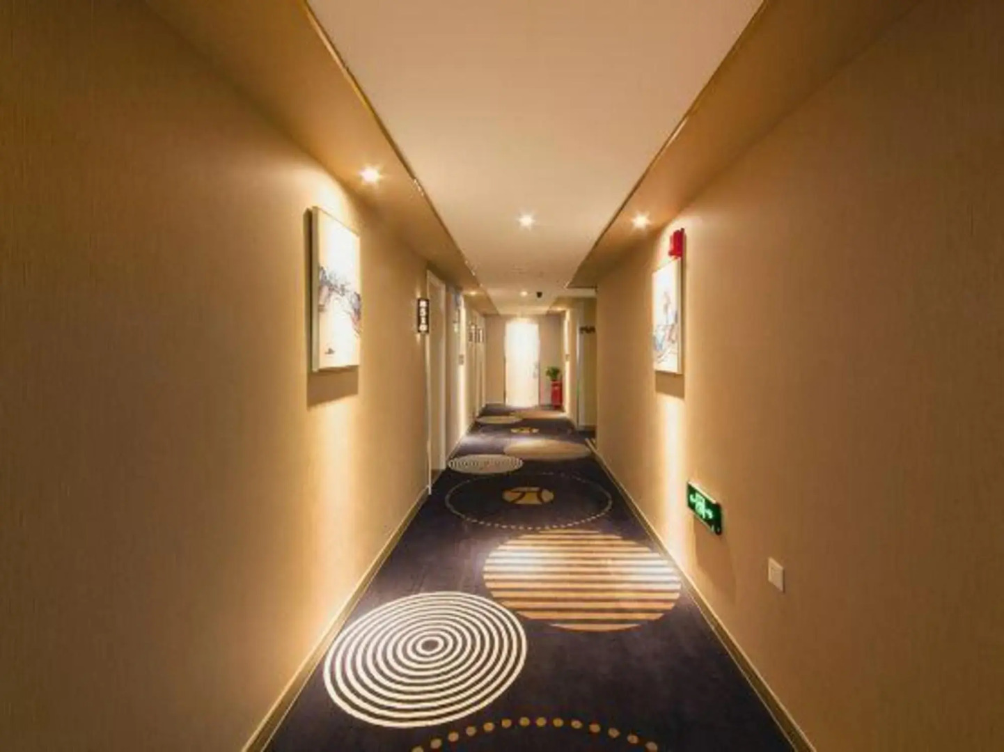 Jimmy Sunshine Fast Hotel