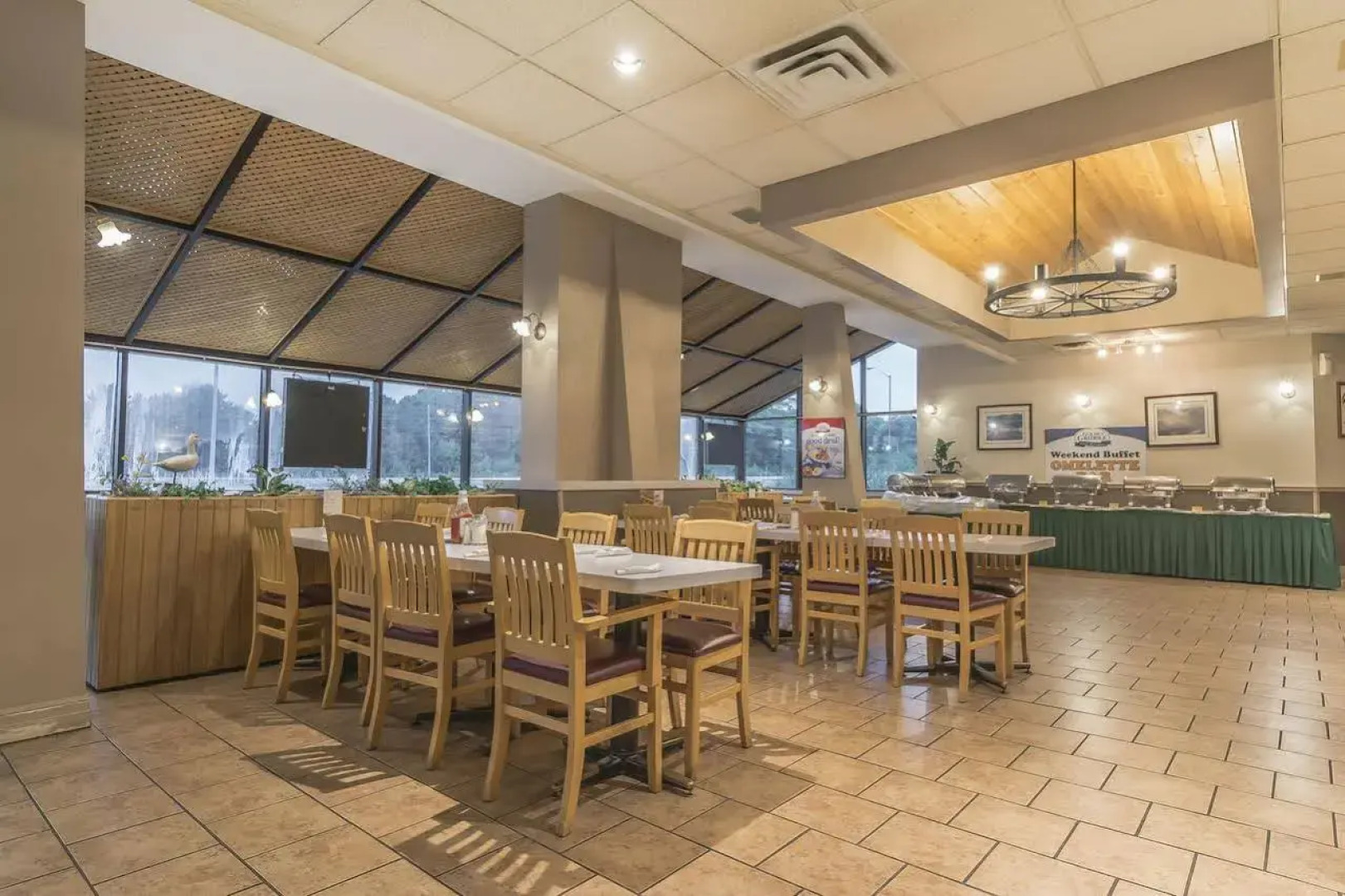 Jolly Roger Inn & Resort