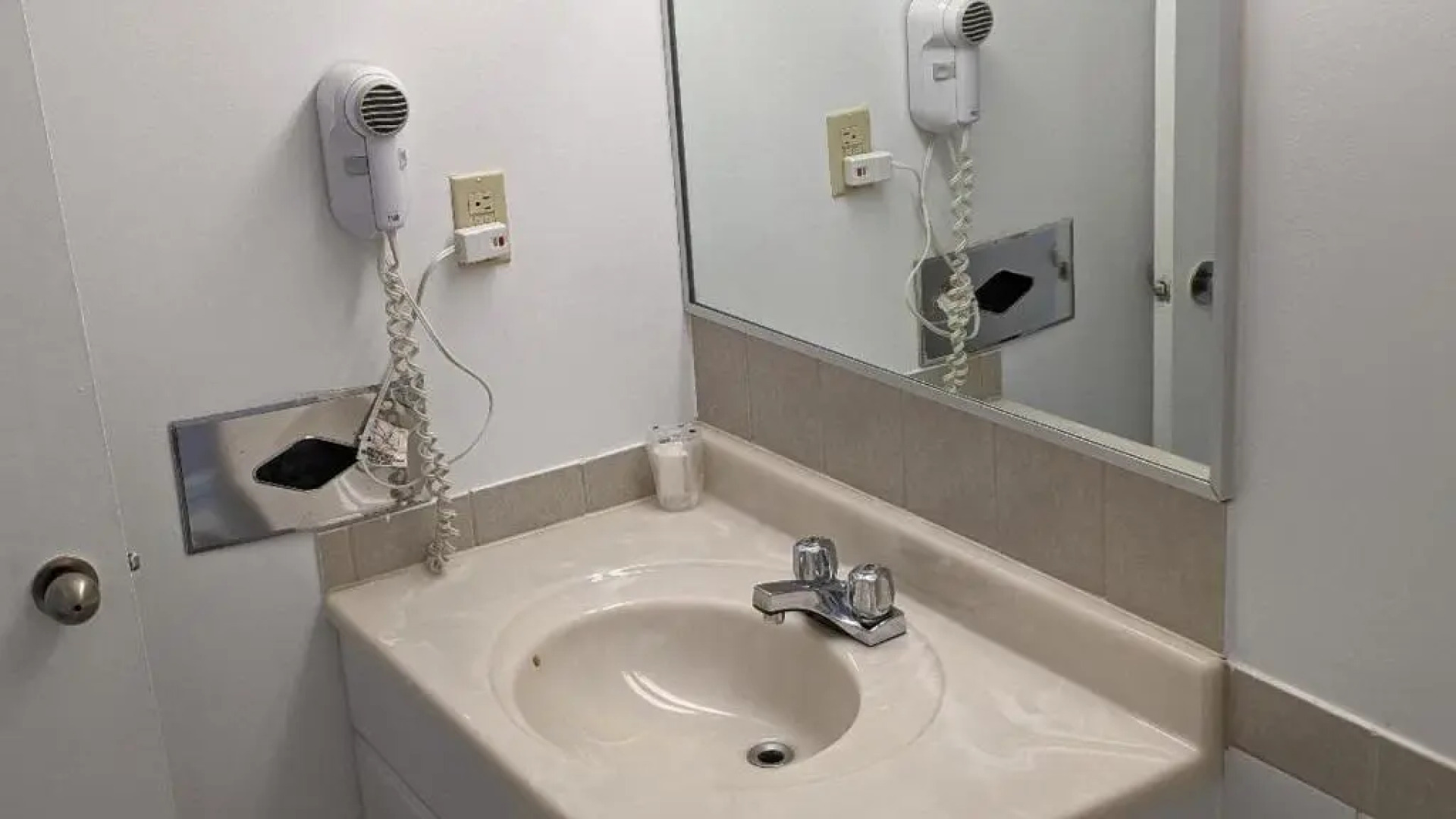 Valois Restaurant & Motel