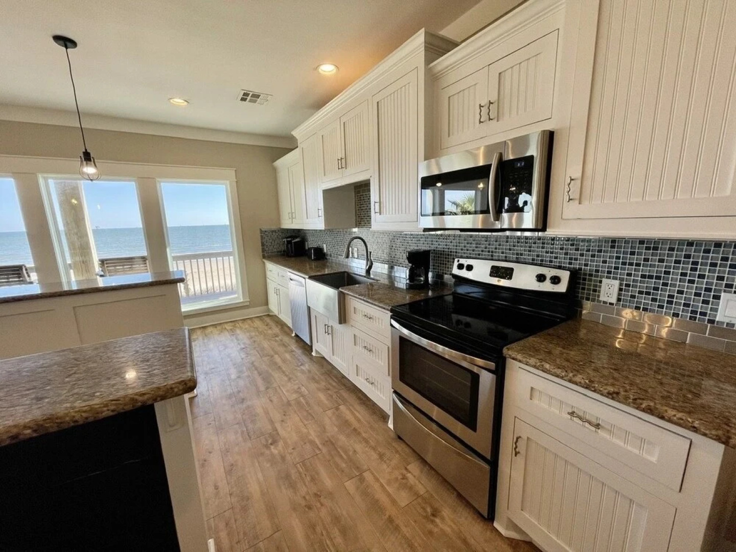 23 Yards To The Sea 6 Bedroom Home by Redawning