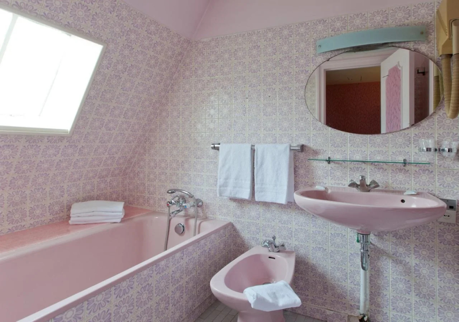 Hoy Paris - Home of YOGA