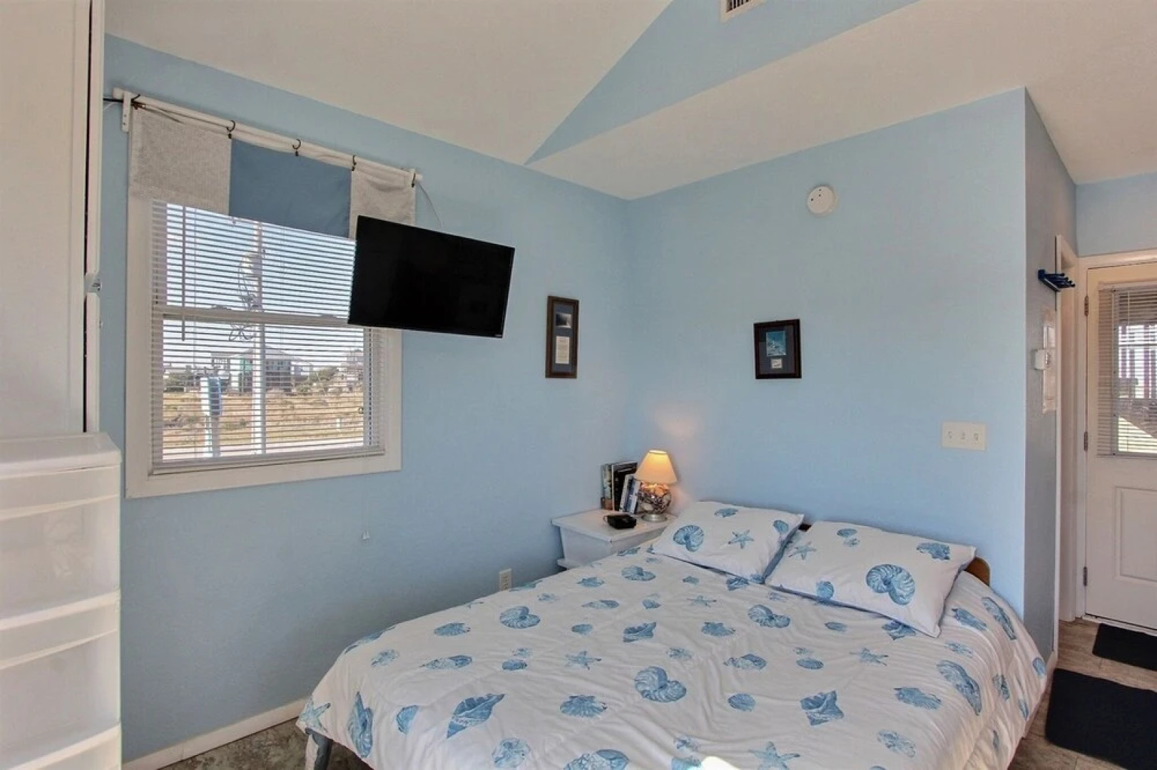 29 Cabana Anna Studio Bedroom Condo by RedAwning