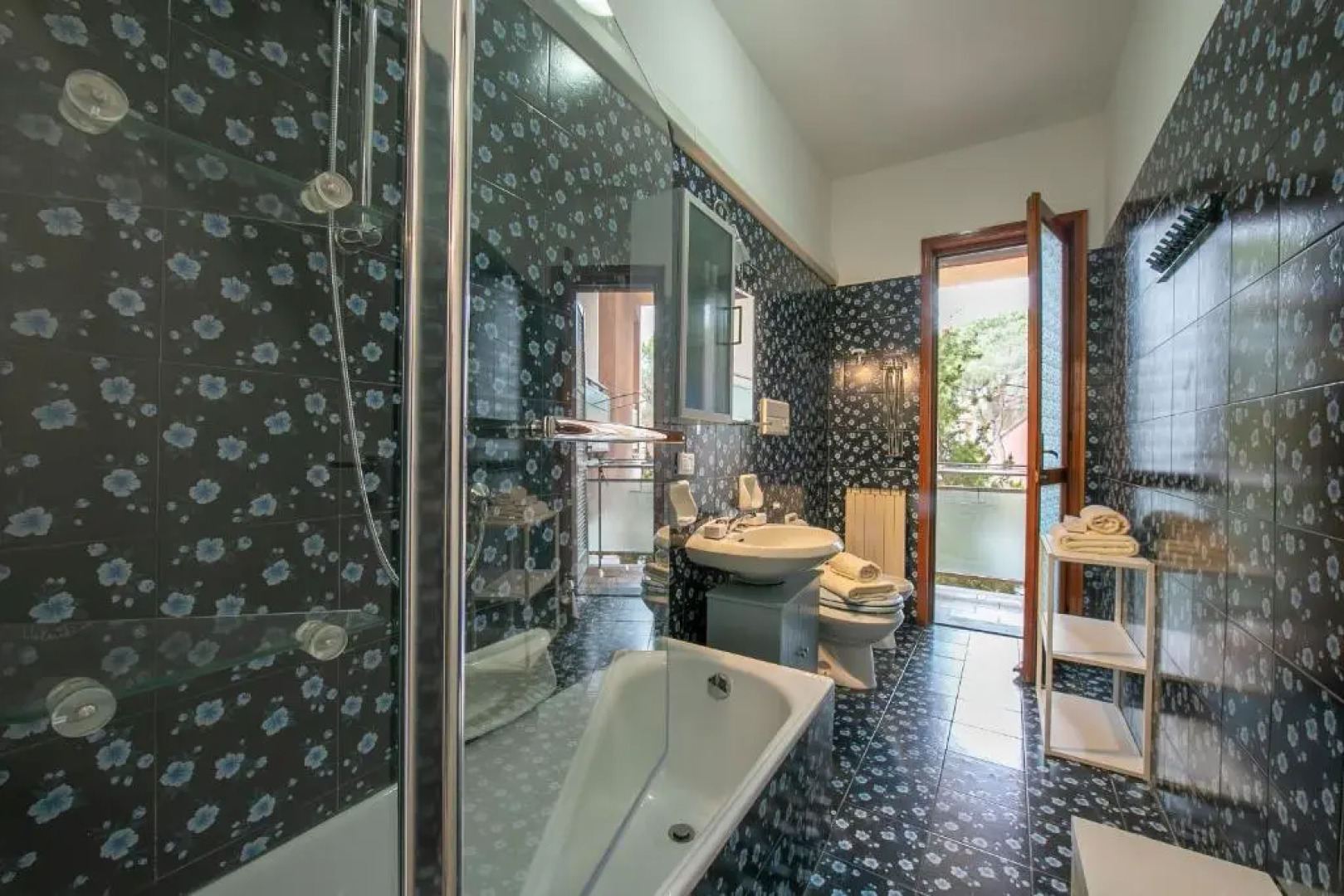 Ginestre Apartment few min From sea