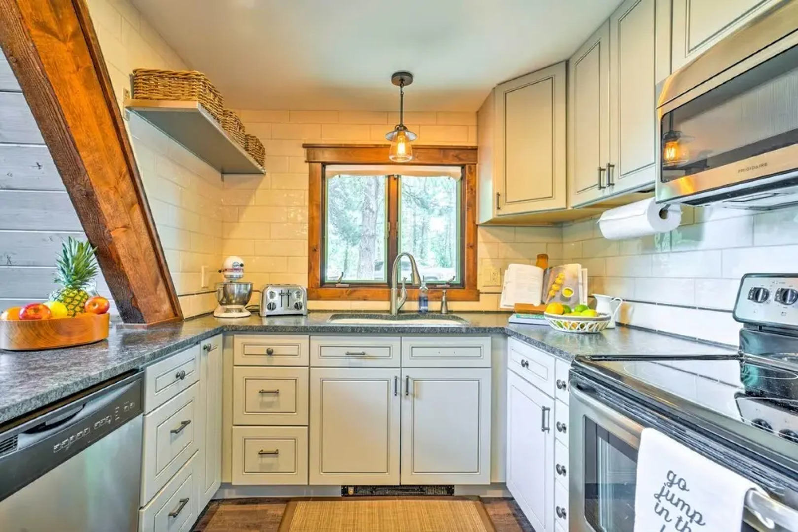 Cascade A-frame Cabin w/ Lake Views!