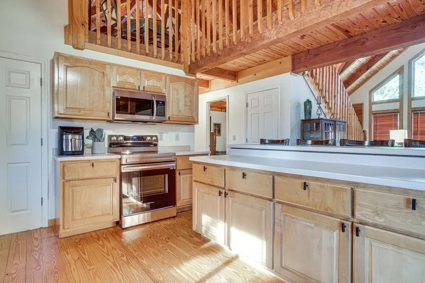 Spacious Log Cabin in Helen w/ Deck & Pool Access!