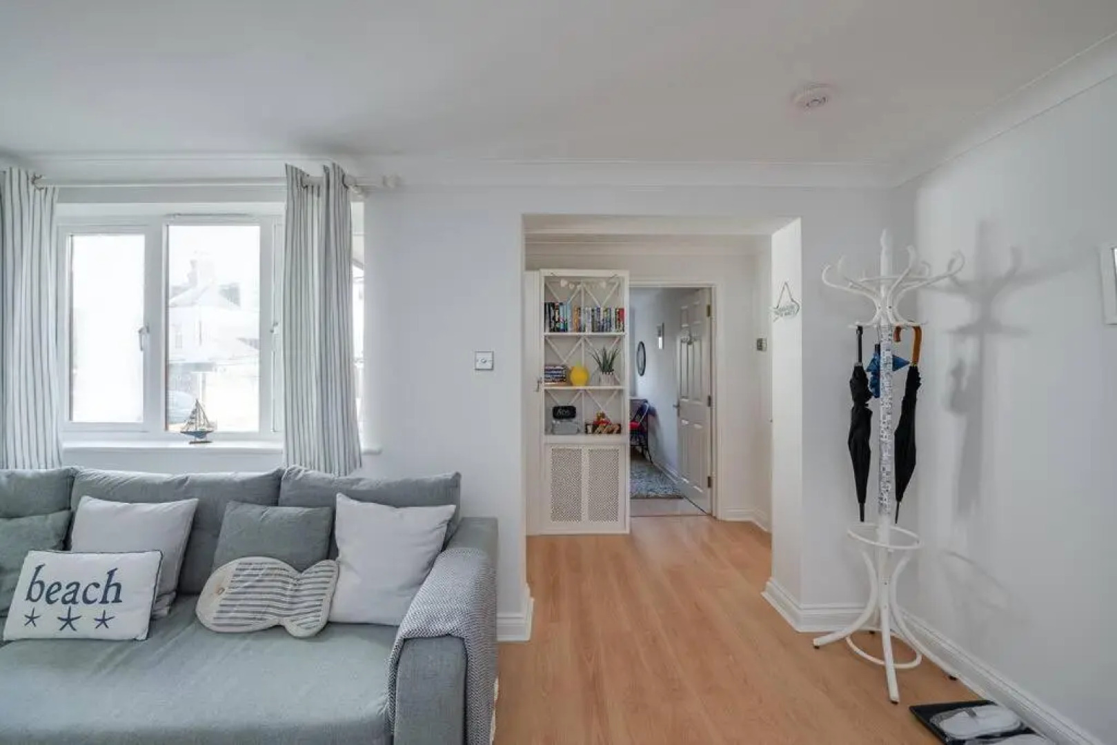 Cosy, nautical 2 bed, 5 mins stroll to Seafront