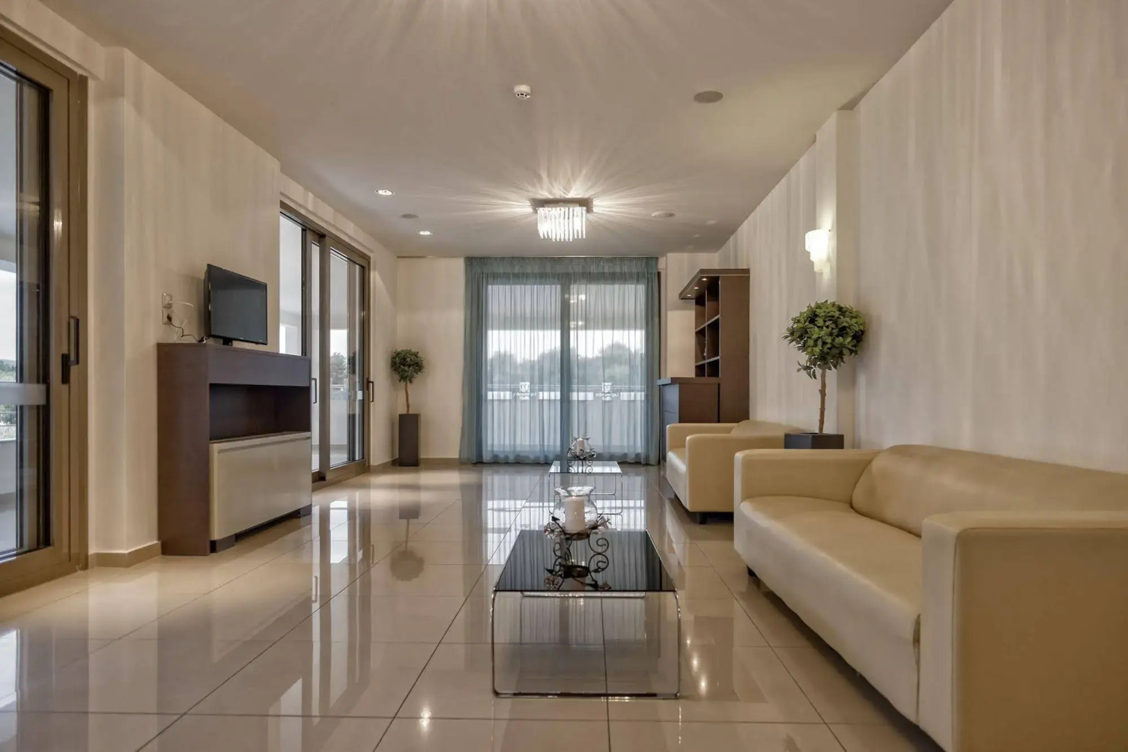 Lagomandra Beach & Suites