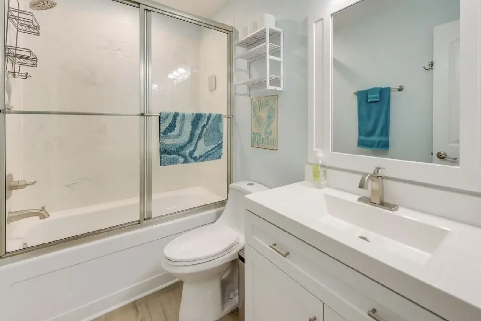 5 Mi to Dtwn Beaufort: Home w/ Screened-in Patio