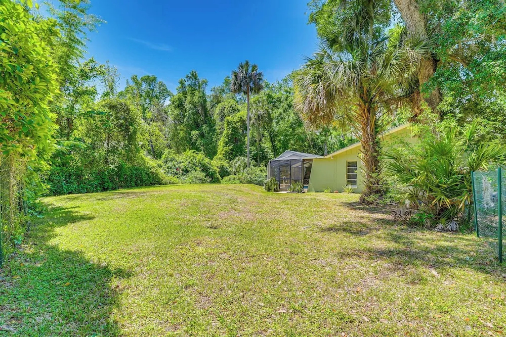 Lovely Crystal River Home w/ Lanai & Pool!
