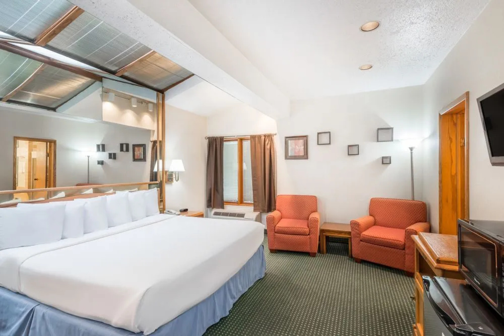 Clarion Pointe Near Erie Casino