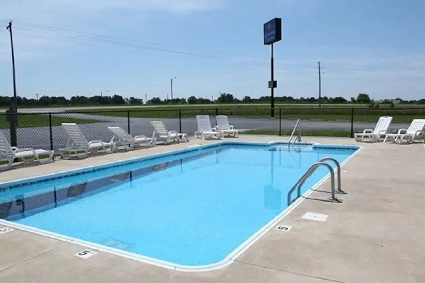 Centerstone Inn & Suites Carlyle