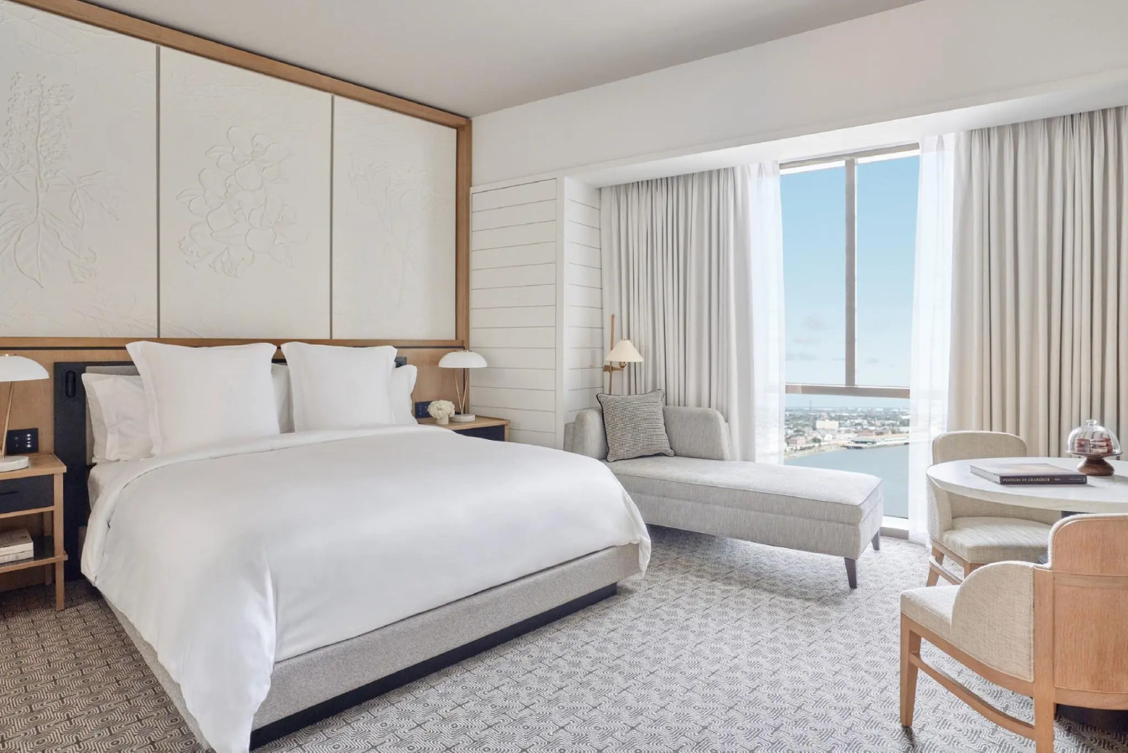 Отель Four Seasons New Orleans