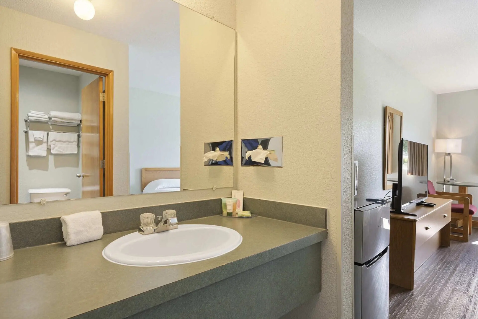 Garibaldi Inn at the Bay