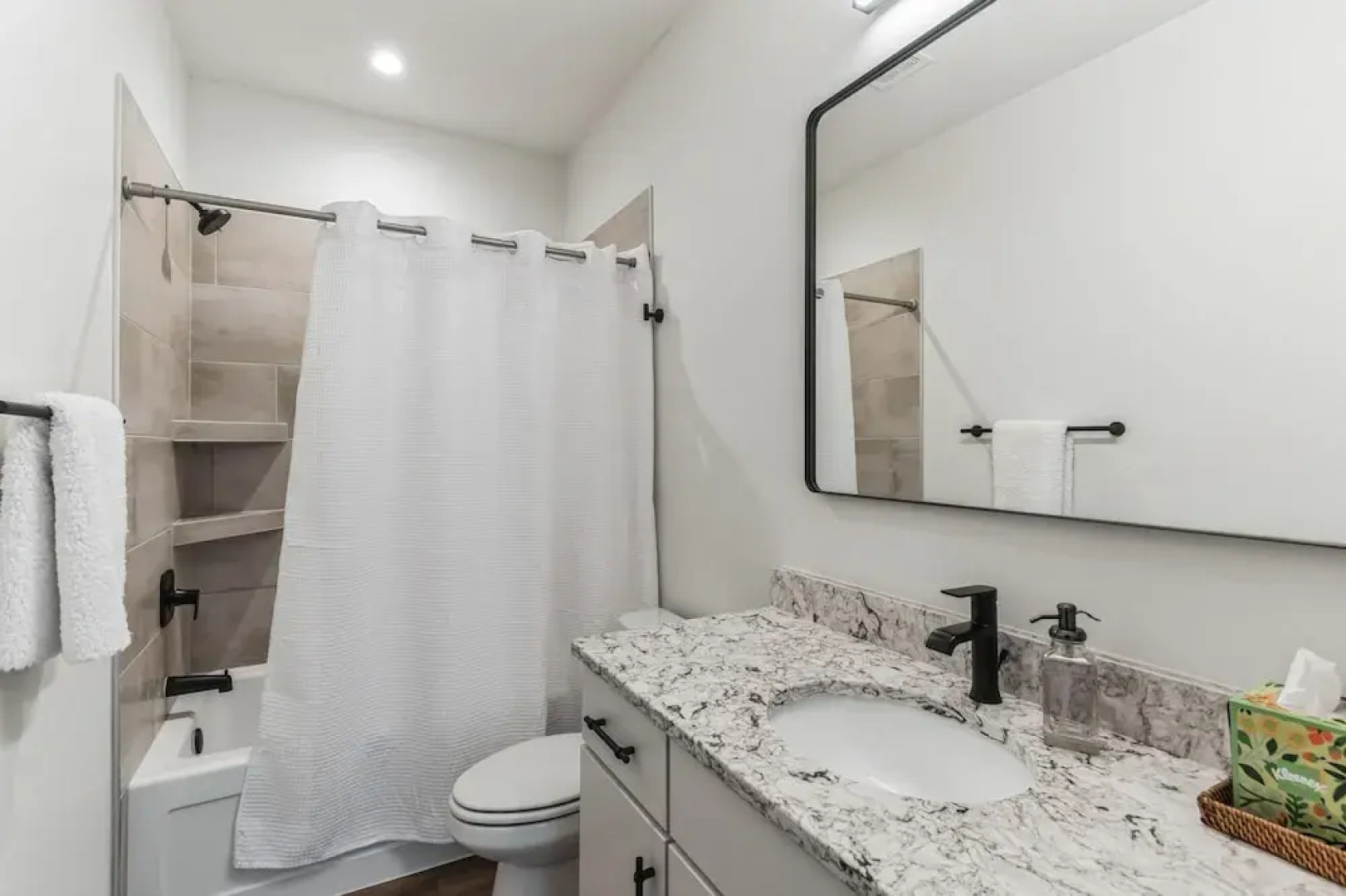 New Modern Townhome With Rooftop Patio 2 Bedroom Townhouse by RedAwning