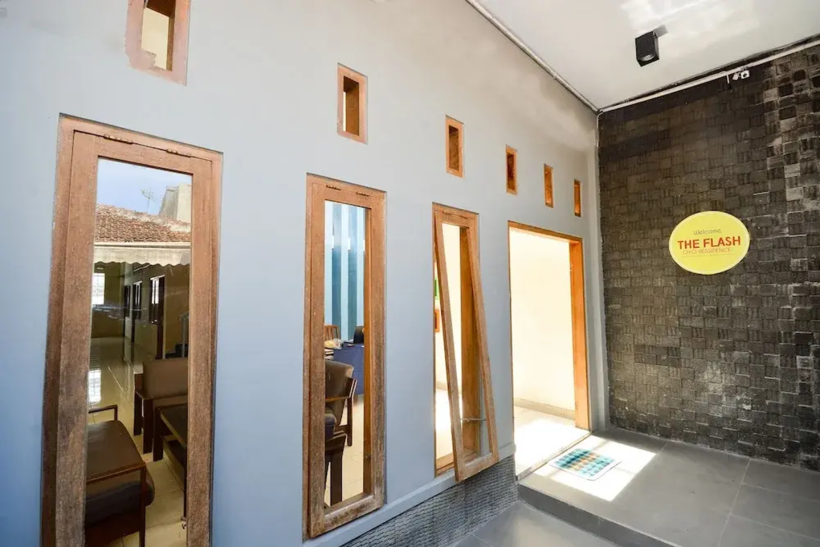 The Flash Residence by OYO Rooms