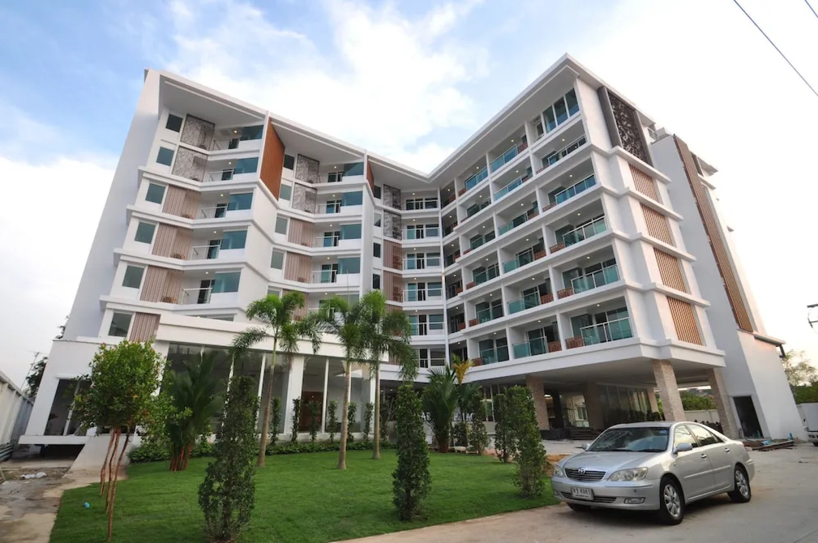 Отель Vareena Palace Hotel