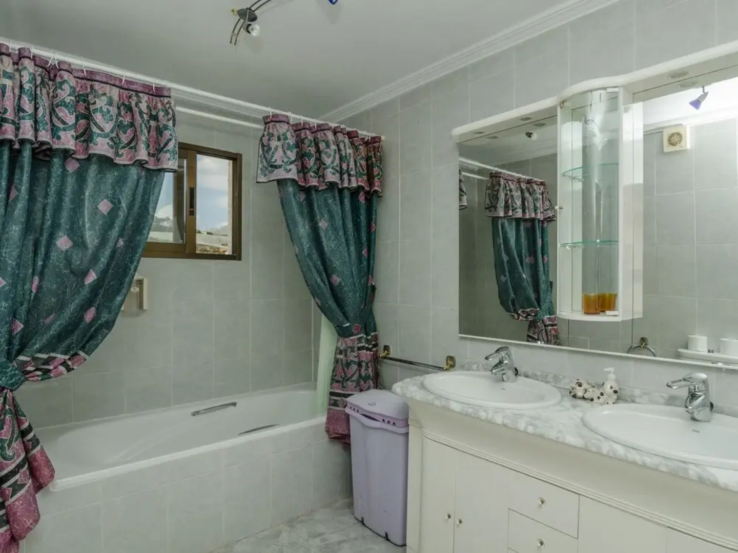 Detached Villa Private Pool, Large Terrace, Luxury Outside Kitchen Sleeping & Sitting Tower