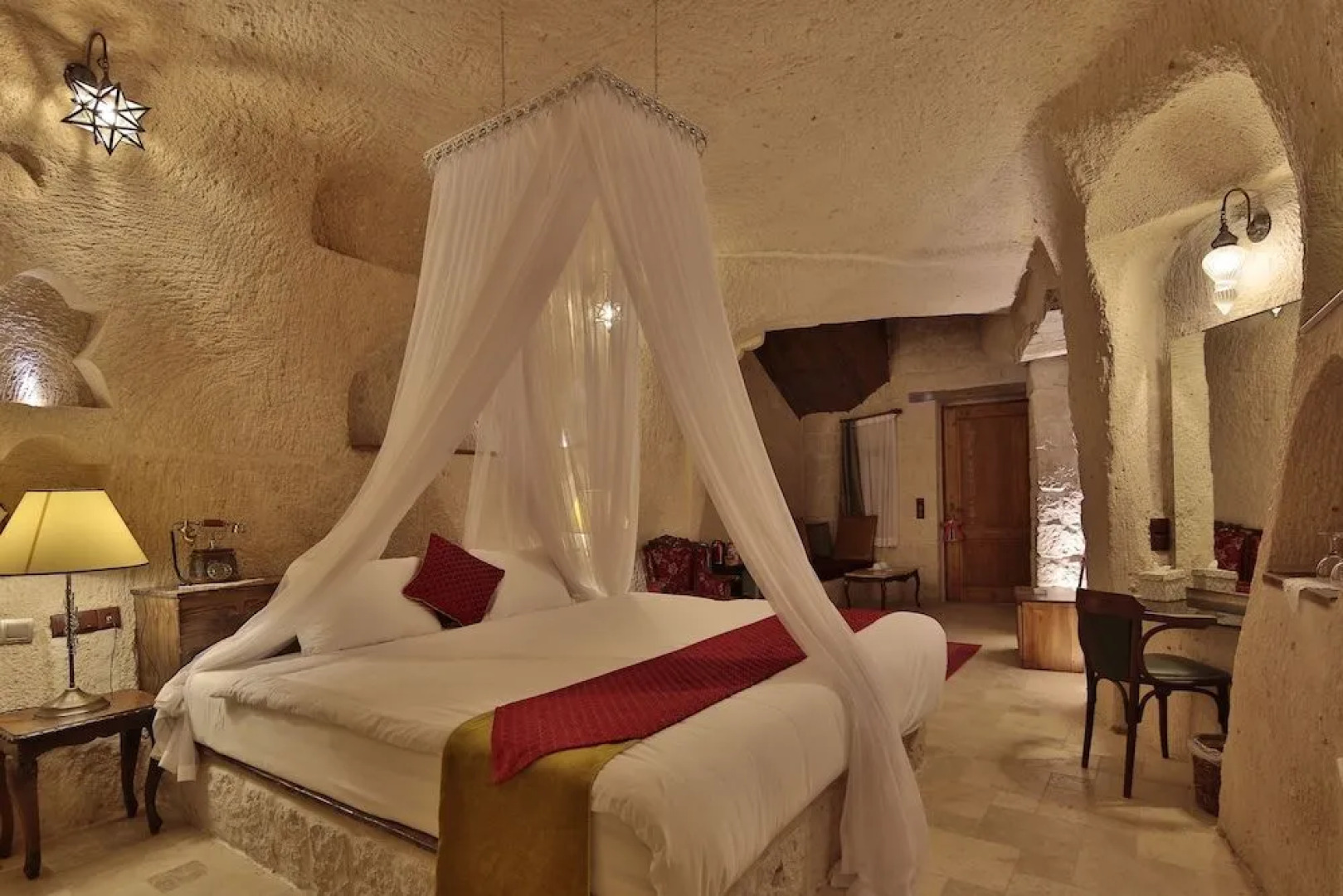 Romance Cave Suites