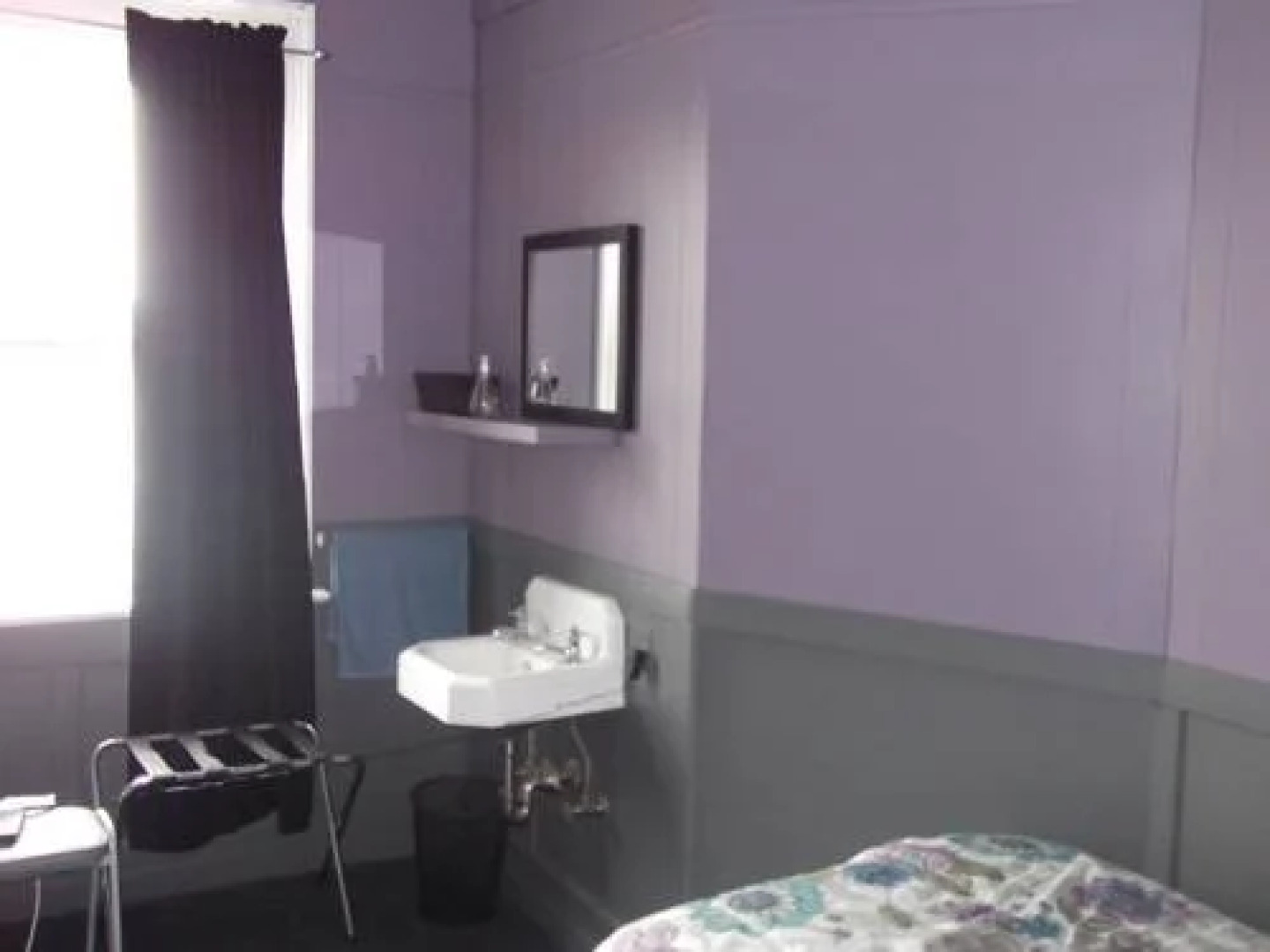 Quinsam Hotel & Hostel